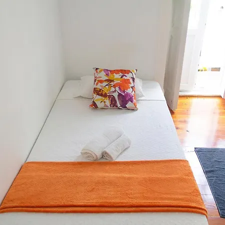 Amoreiras בית הארחה 2*