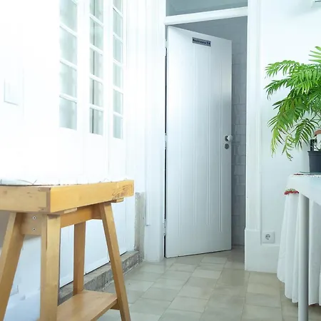 בית הארחה Amoreiras 2*