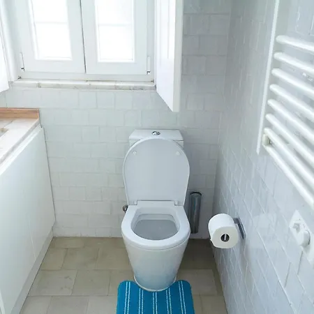 Amoreiras בית הארחה 2*